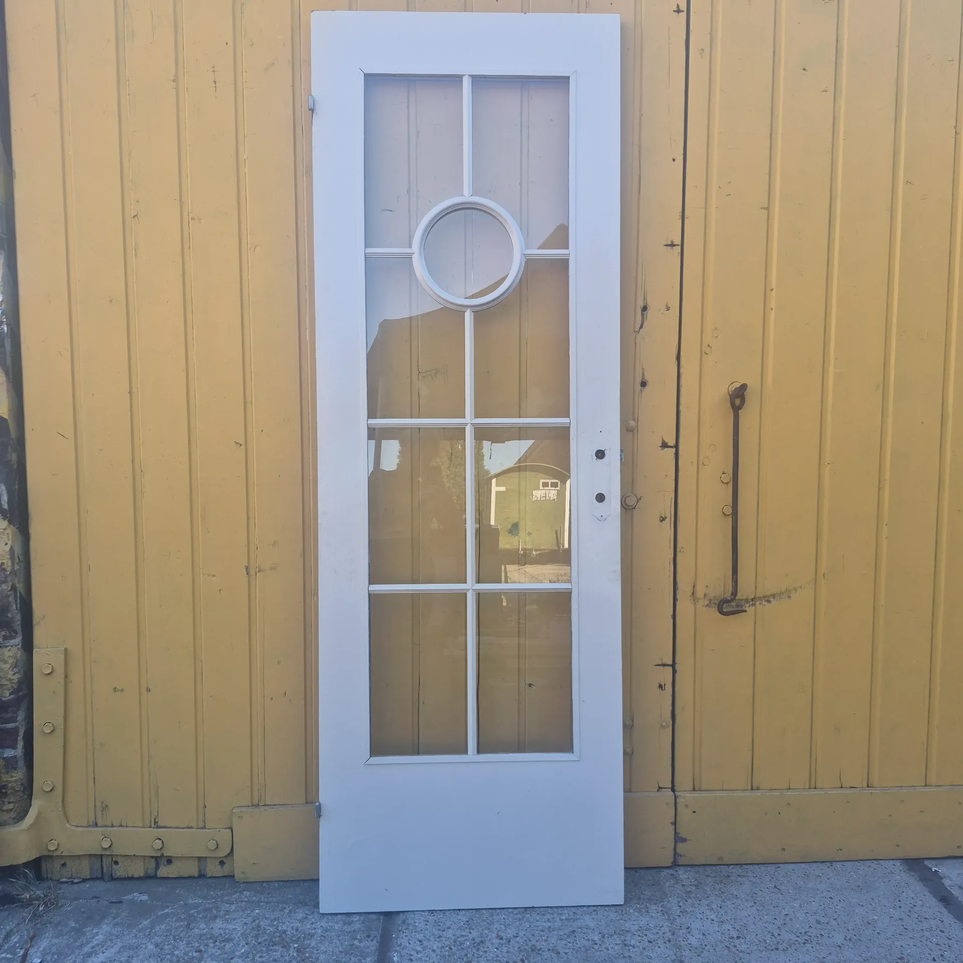 Witte houten glasdeur in Scandinavische stijl