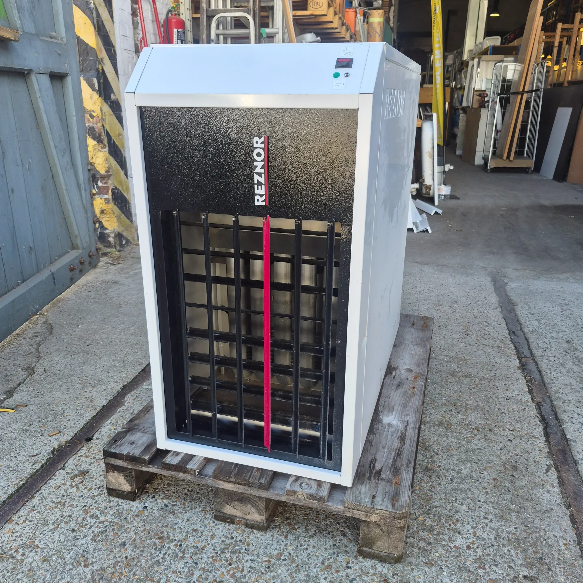Reznor Photon 35 – gasluchtverhitter 38,8 kW (bouwjaar 2023) + wandconsole
