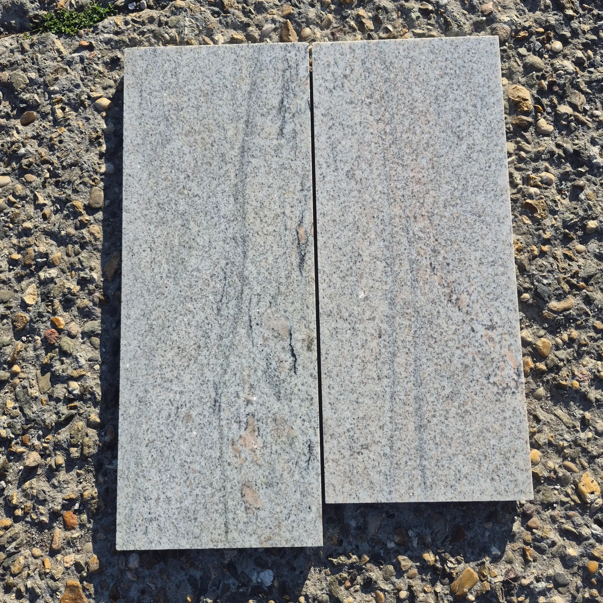 Lot natuursteen tegels - lichtgrijze graniet 20mm - 10,5m²