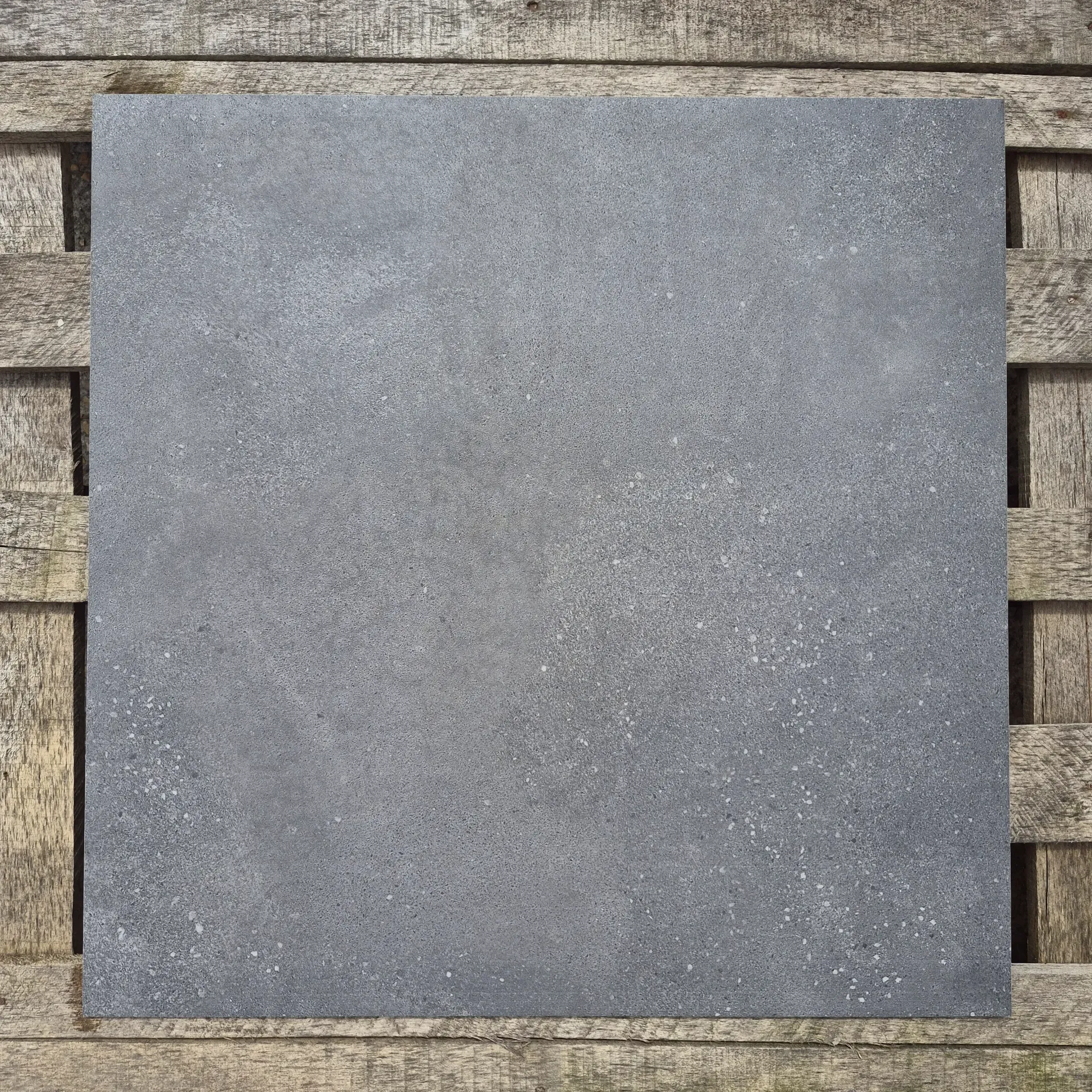 [DAK63972] Tegel Rako 'Betonico' 60x60cm - donkergrijs